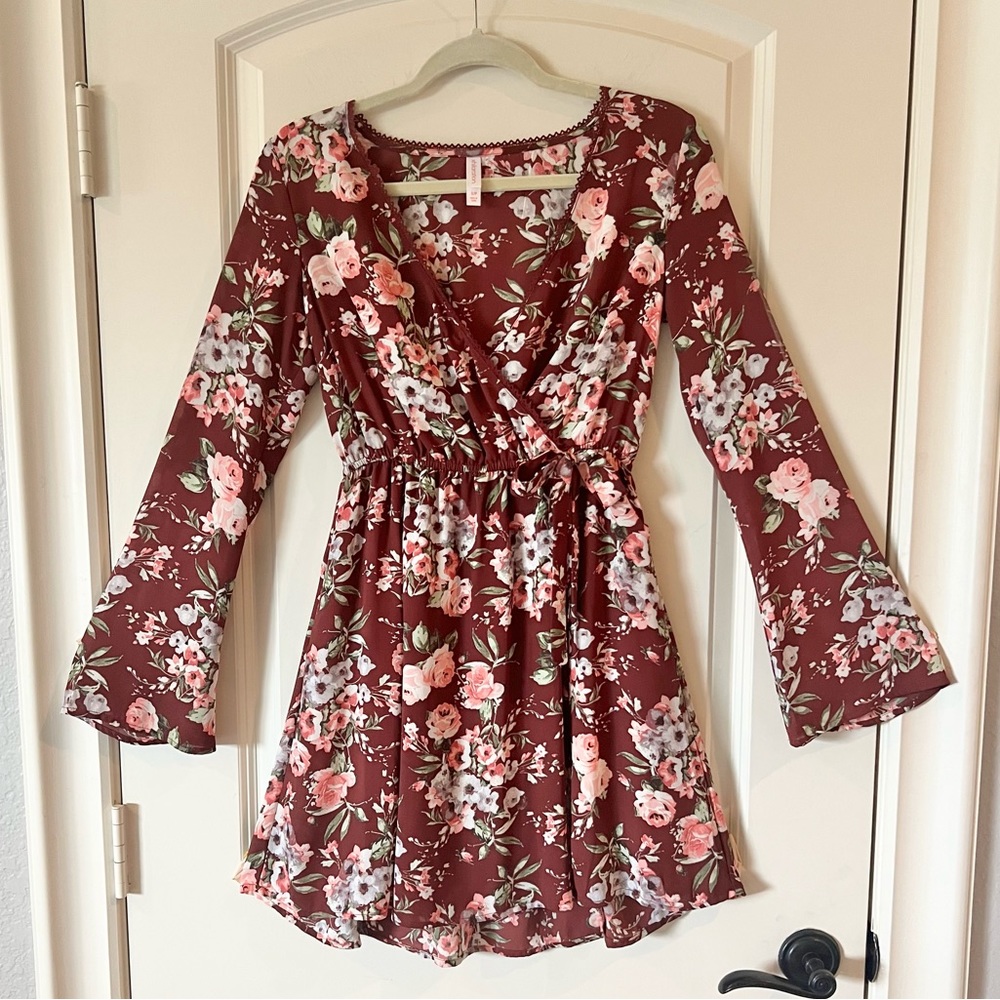 Xhilaration Burgundy Floral Bell Sleeve Mini Dress Boho V-Neck Small Short Dress